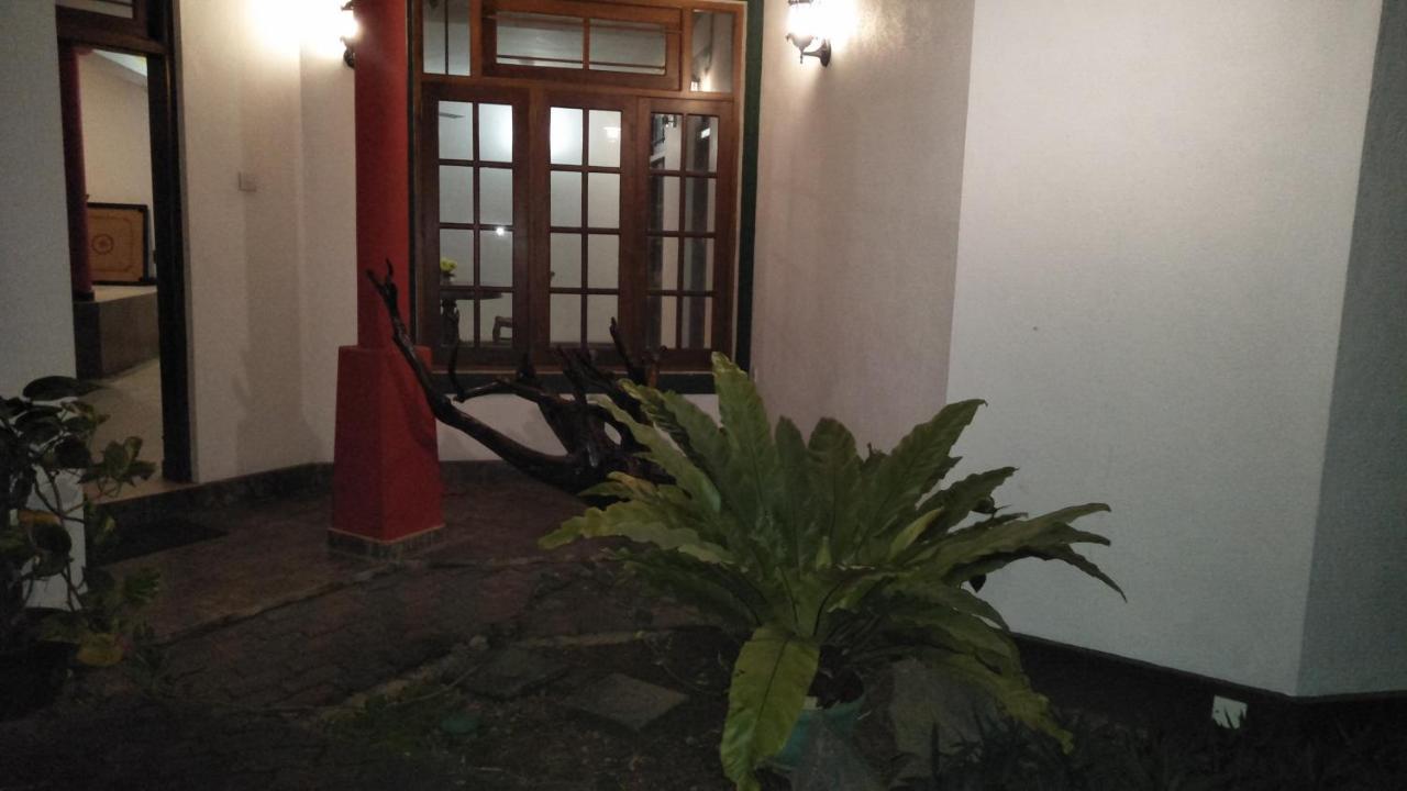 Hotel mandakini Battaramulla Bagian luar foto